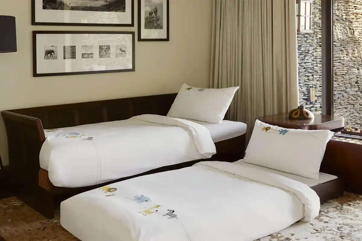Four Seasons Safari Lodge - Private Safari Luxury Accommodation